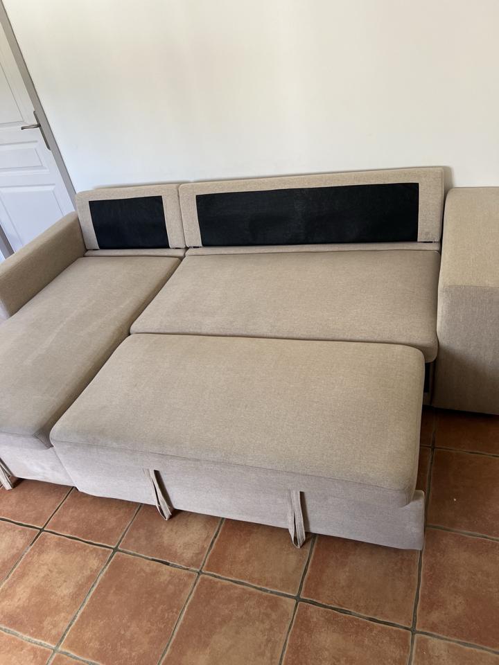 Canapé d'angle beige, après nettoyage