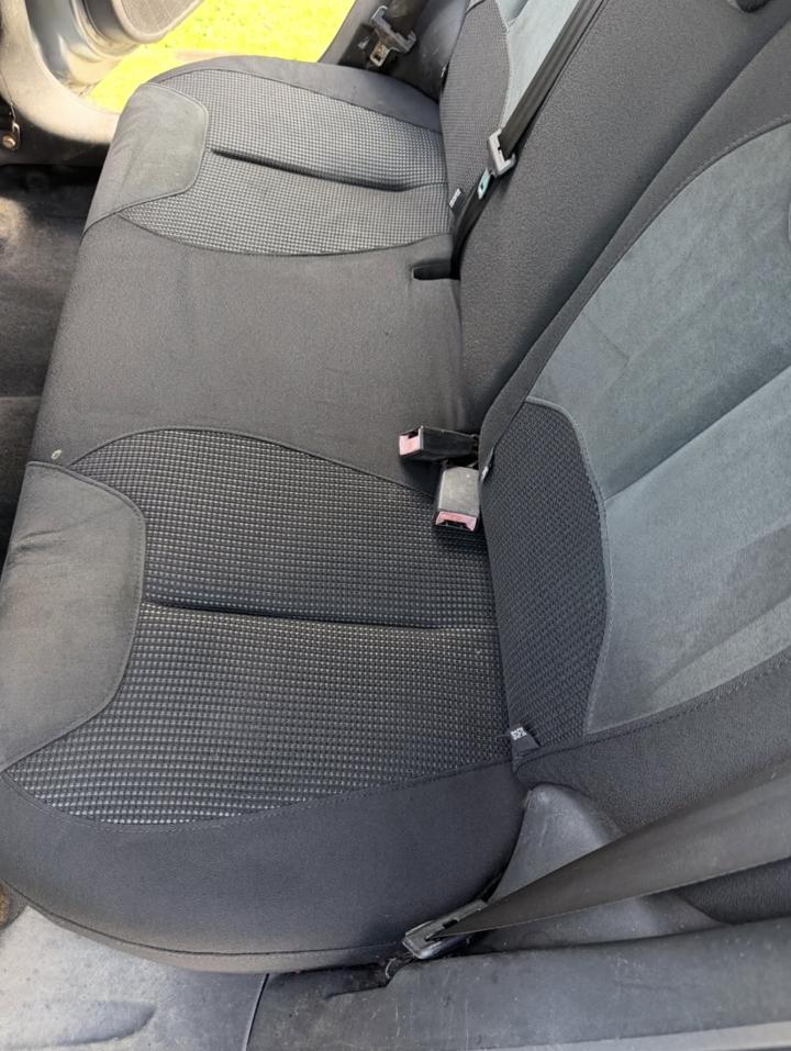 Siège auto arrière, après nettoyage